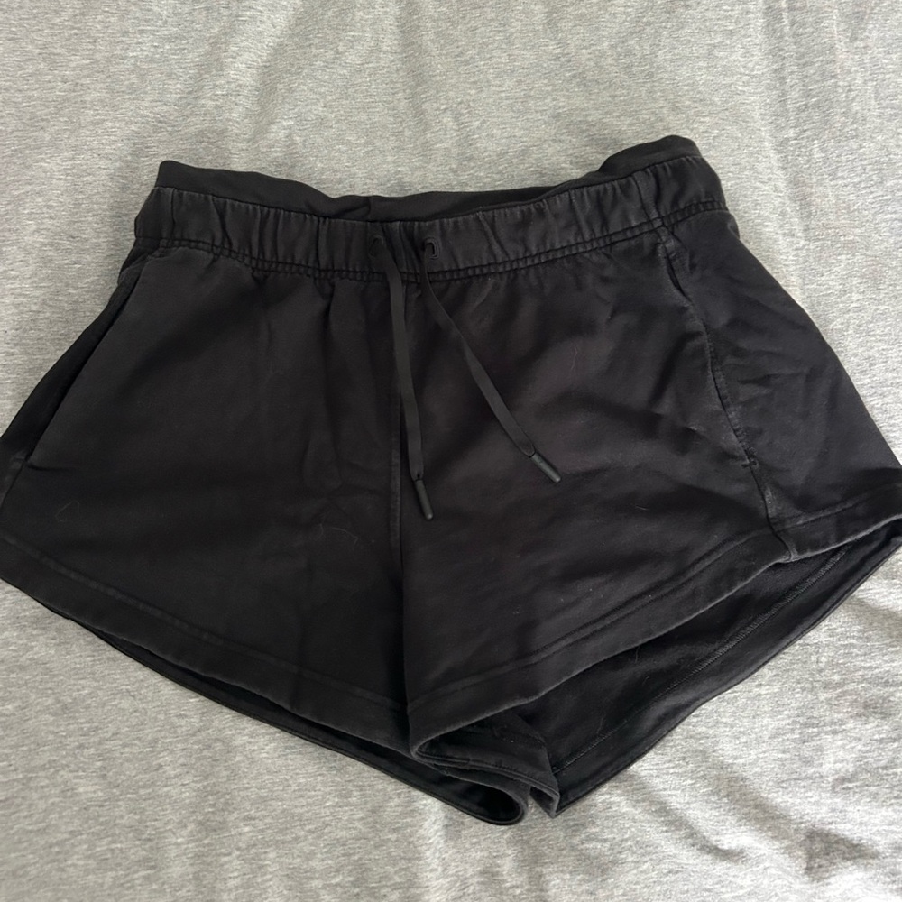 Lululemon inner glow high rise short 3" modal in black size 6